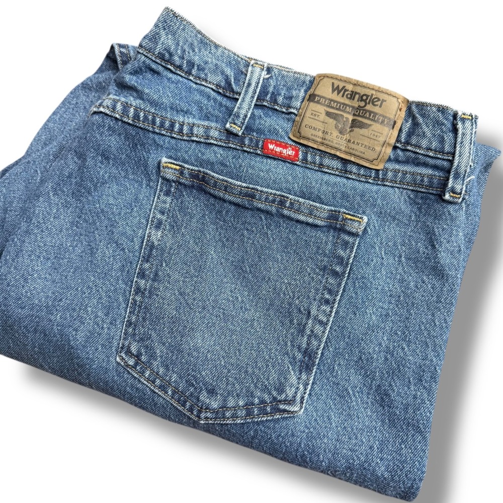 Wrangler Men's Blue Denim 46x30 Premium Quality Jeans Relaxed Fit Cotton Spandex